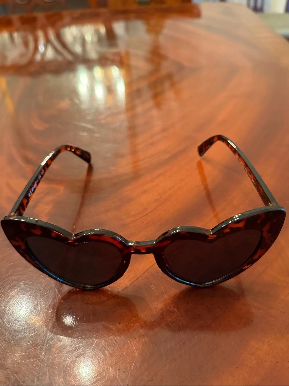 New Tuckernuck JAXY A.J. Morgan Heart Sunglasses Tortoise